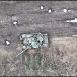 Оператор БПЛА уничтожает оставленный украинский танк, чтобы его не эвакуировали….