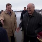 Как Батьку встречали в аэропорту Питера.#баргузин #Украина #Zлыерусские #Россия …