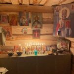 Молельный блиндаж, так бойцы оборудовали себе место, где можно духовно привести …