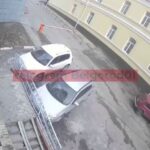 Момент прилёта в Белгороде попал на камеры видеонаблюдения. #баргузин #Украина #…