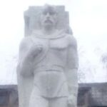 В Закарпатье жители отстояли памятник советскому солдату — они проголосовали про…