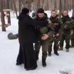 Где-то на передовой. Исповедь и причастие воинов перед битвой.#баргузин #Украина…