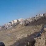 Палестинец бросает гранату и бросается с ножом на израильских солдат в Газе.  #Z…