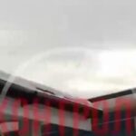 Российский вертолет Ми-24 преследует украинский БПЛА-камикадзе в Ленинградской о…