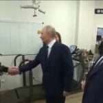 Владимир Путин в Центре инновационных технологий в ортопедии встретился с военны…
