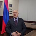 Представители стран Южной Америки, Франции, Польши и Румынии выступают наемника…