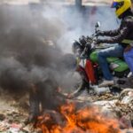 В Кении полиция разогнала протестующих, которые хотели захватить церковь, получ…