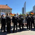 В Берлине прошла демонстрация против поставок оружия на Украину. Параллельно пр…