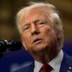 Трамп заявил, что не идет на ужесточение санкций против РФ, чтобы не навредить п…