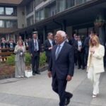 Макрон выложил в TikTok видео с саммита G7 под русскую песню о капибарах.#Росси…