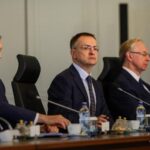 Переговоры России и Украины в Стамбуле продлились больше часа, уточняет источник…
