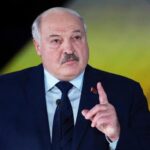 Лукашенко принял решение о помиловании 14 заключенных, в том числе Тихановского,…