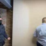 Обыски в редакции Baza. Видео: Мила Степанян/Сергей Савостьянов/ТАСС…