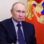 Путин поздравил работников и ветеранов морского и речного флота с профессиональн…