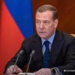 Медведев описал спор Польши и Украины словами Тараса Бульбы:»Когда ругаются клин…