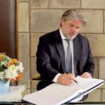 Посол России вручил верительные грамоты королю ЛесотоПосол России в ЮАР и Лесот…