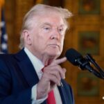 Трамп, обсуждая с ЕС антироссийские санкции, сообщил, что в качестве мер предпоч…