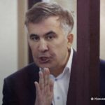Суд обязал экс-президента Грузии Саакашвили, а также бывшего начальника его охра…