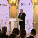 Кадры выступления Путина на пленарном заседании XI Санкт-Петербургского междуна…