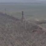 ВС РФ ударным дроном уничтожили гаубицу ВСУ в Херсонской области.Видео: 49 обще…