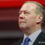 Медведев сыронизировал по поводу призыва Зеленского к украинцам, в котором тот, …