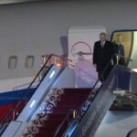 Путина в Бишкеке встретил президент республики Садыр Жапаров. Пока лидеры шли к…