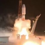 Ракета-носитель «Союз-2.1б» с двумя спутниками «Аист-2Т» и 50 попутными аппарат…