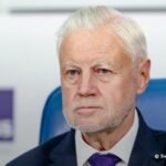 Латвия «пробила очередное дно», введя штрафы за салют по московскому времени, за…