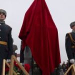 Памятник погибшему начальнику войск РХБЗ ВС РФ, Герою России, Герою Труда генер…