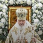 Патриарх Кирилл объяснил, почему на Россию на Западе «многие ополчились».»Мы пре…