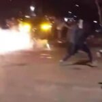 В Миннеаполисе к протестующим применили слезоточивый газ и светошумовые гранаты…