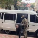 Кадры задержания россиян, совершивших поджоги релейных шкафов и оборудования ба…