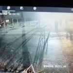 Террорист-смертник, подрывающий себя при подходе к КПП пакистанских полицейских….