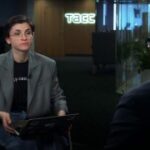 Зеленский предлагает другим военную помощь, поскольку его не заботит Украина. Т…