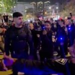 Группа активистов устроила митинг в центре Тель-Авива, протестуя против военной…