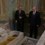 Кадры прибытия Путина в Архангельский собор Московского Кремля.  Также президен…
