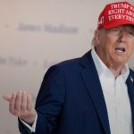 FT сообщила о рекордном падении рейтинга Трампа. Лишь треть американцев одобряют…