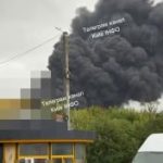 Очередной прилёт по неназванному объекту под Киевом, горит очень сильно.БС в TG …