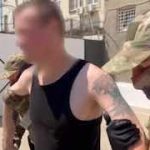 Задержанный за госизмену в Крыму дал признательные показания, сообщили в ФСБ. О…