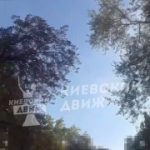 На первом видео видно, что над Киевом падает сбитая «Герань», после звучит взрыв…