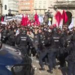 Протест в Испании из-за митинга с участием лидера крайне правой партии «Вокс» С…
